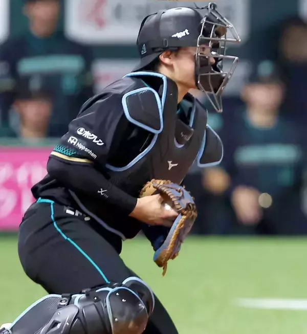 「【日本ハム】“ゆあビーム”炸裂　リクエストで覆り周東佑京の二盗を阻止」の画像