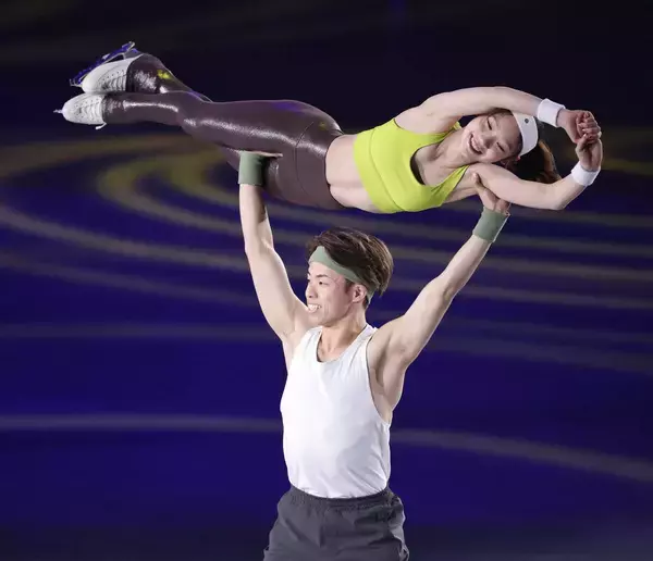 【フィギュア】「ゆなすみ」がタンクトップで“肉体美”を披露　パワフルに６５００人を沸かす…スターズ・オン・アイス