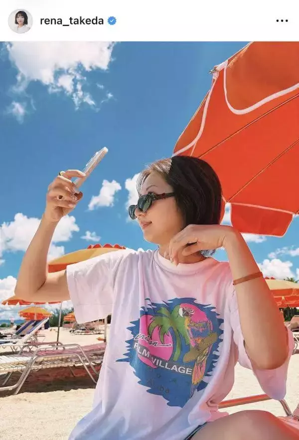 「終わらないで、夏」武田玲奈、夏のビーチでサングラス姿「美しい」「可愛すぎ」「綺麗すぎて」