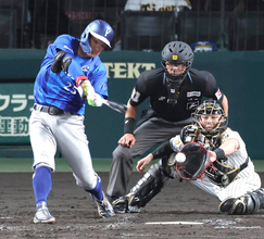 【ＤｅＮＡ】甲子園どよめき！　相川亮二監督が５回１死満塁で勝負手　快投の先発・尾形崇斗に代打・筒香嘉智　惜しくも無得点