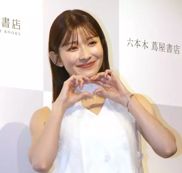 元ＴＢＳ・山本里菜アナ　初のビキニ撮影に照れ「恥ずかしかった」自信の腹筋美は「エロさも残しつつおしゃれさも…」