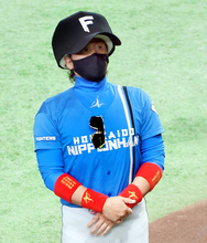 【球宴】今年も新庄劇場！真っ黒デカ帽子で登場、レイエスもデカ帽子…昨季は電光掲示サングラス