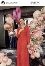 観月ありさ、真っ赤なドレス姿が「変わらず美しい」「すごい華やか～」“Ｗありさ”も話題「パネルとスタイルが変わらない！！」