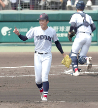 【甲子園】横浜・織田翔希、初回に今大会最速タイ１５１キロ！でも死球　帽子をとって謝罪