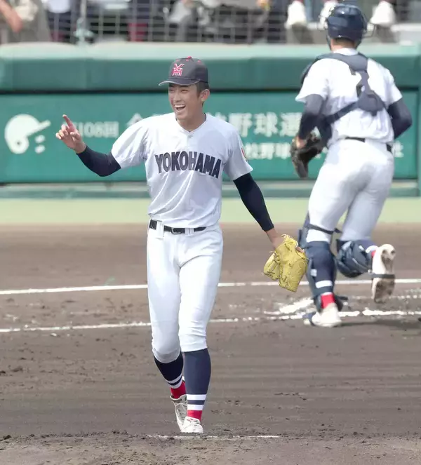 【甲子園】横浜・織田翔希、初回に今大会最速タイ１５１キロ！でも死球　帽子をとって謝罪