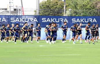横浜ＦＭ、５９歳カズ所属の福島との天皇杯２回戦に向けて前日練習…遠野大弥が右アキレス腱断裂の大けがから全体練習合流