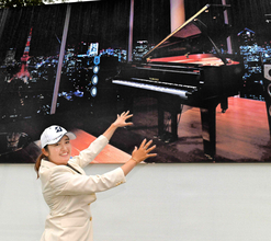 賞金女王・稲見萌寧が優勝副賞のピアノ１台を茨城県内の中学へ寄贈
