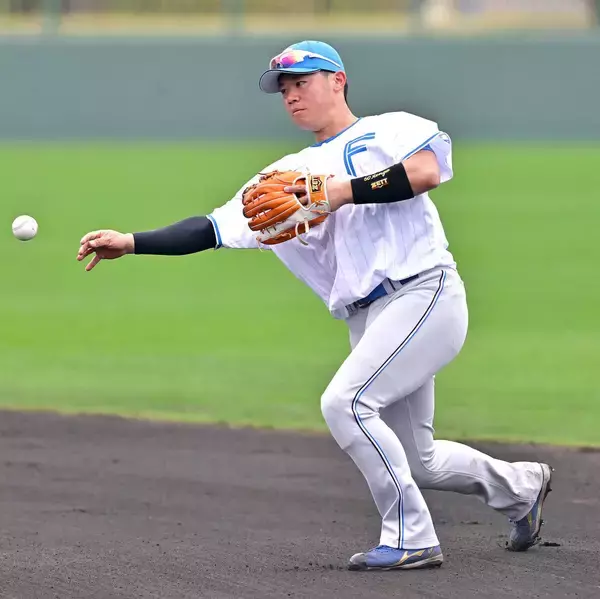 【日本ハム】新庄監督「牧賢吾？」紅白戦マルチ、二塁挑戦・吉田を絶賛「とにかくあんたは打ちんしゃい」