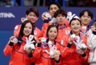 「朝から号泣」フィギュア団体銀メダルに止まらない称賛の声「みんなみんなすごい」「ドラマチック」