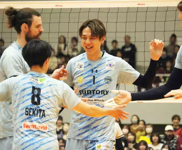 【バレー】レギュラーシーズン優勝は持ち越し　首位サントリー　小野寺太志「優位な条件だが、変わらず」関田誠大「普段通り」…ＳＶリーグ