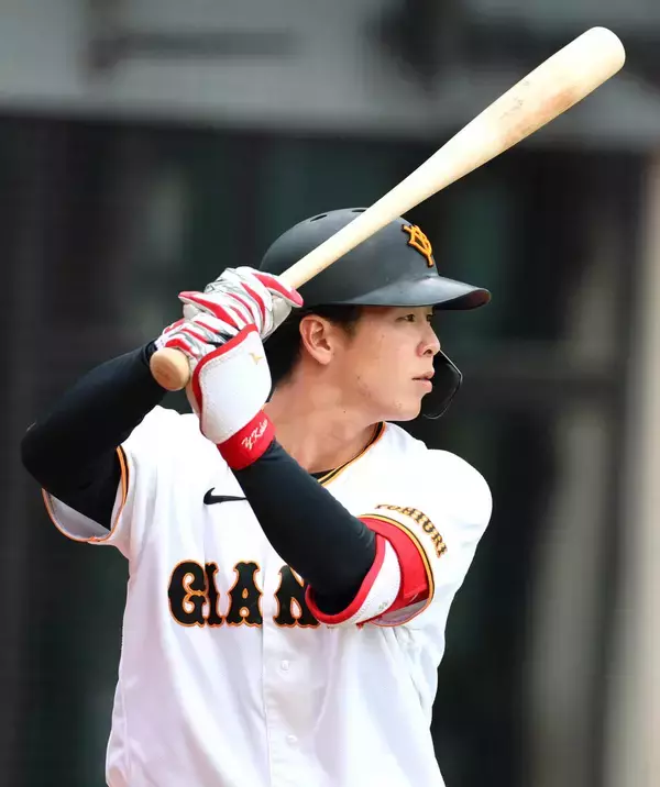 【巨人】ドラフト５位・小浜佑斗、１軍再合流　４日に抹消も　笑顔で東京ドームの試合前練習に参加