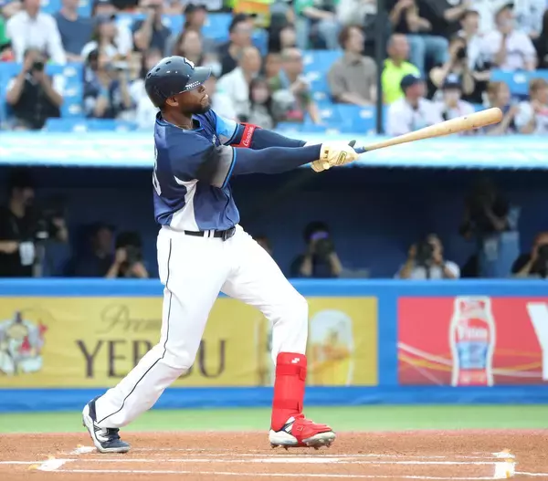 【西武】カナリオの先頭打者弾で先制　小川の外角スライダーを右中間席へ運び５号「追い込まれていたので右方向を意識」