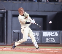 【日本ハム】郡司裕也、今季初の一塁スタメンで先制二塁打「次も打ちます。今日はそれだけ」７日ロッテ戦で新庄監督から三塁守備に苦言