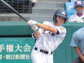 【甲子園】天理、山中喜晴の決勝犠飛で３点ビハインドから逆転勝利「絶対野手でカバーせなあかん」エースの熱投に応える