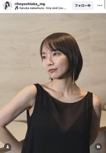 「大人な装い」黒ドレスの吉岡里帆「素晴らしい透明感」「一生綺麗」「どんどん美しく」洗練された姿に騒然