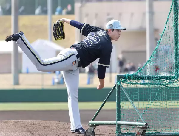 【オリックス】九里亜蓮が宮崎キャンプ初のライブＢＰで直球縛り…山下舜平大はいきなり１５４キロ計測