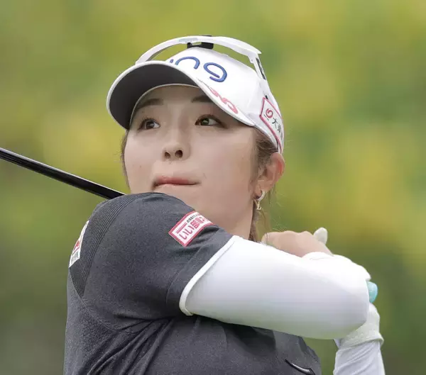 ツアー初の開幕２連勝へ！　佐久間朱莉が単独首位浮上　２連続ダボも「しっかりカムバックできた」