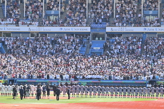 【大学野球】天皇陛下と愛子さまが早慶戦観戦　大観衆がどよめきと拍手　両校ナインは整列で出迎え　３２年ぶり天覧試合