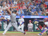 「ＭＬＢオールスター　村上宗隆は１６０キロ超ガチンコ勝負で空振り三振→一塁でウイニングボールがっちり　１年目日本人の出場は史上４人目…ア・リーグが完封リレーで快勝」の画像1
