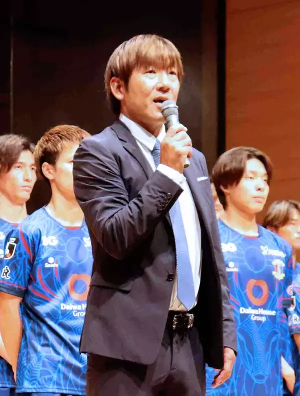 奈良クラブの大黒将志監督「昇格しかない」「エンターテイメント性のあるサッカーを」「毎試合、３点以上」新体制発表会