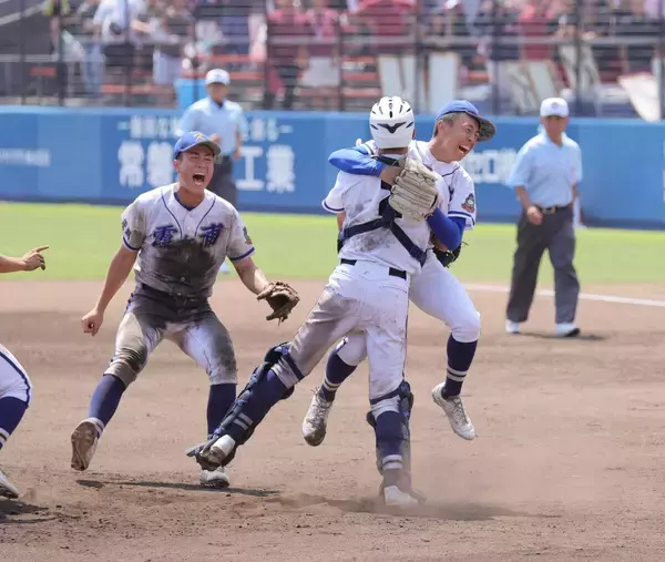 【高校野球】霞ケ浦が２年ぶり４度目となる夏の甲子園出場　常総学院相手に「三度目の正直」　普段着野球貫き乱打戦制す