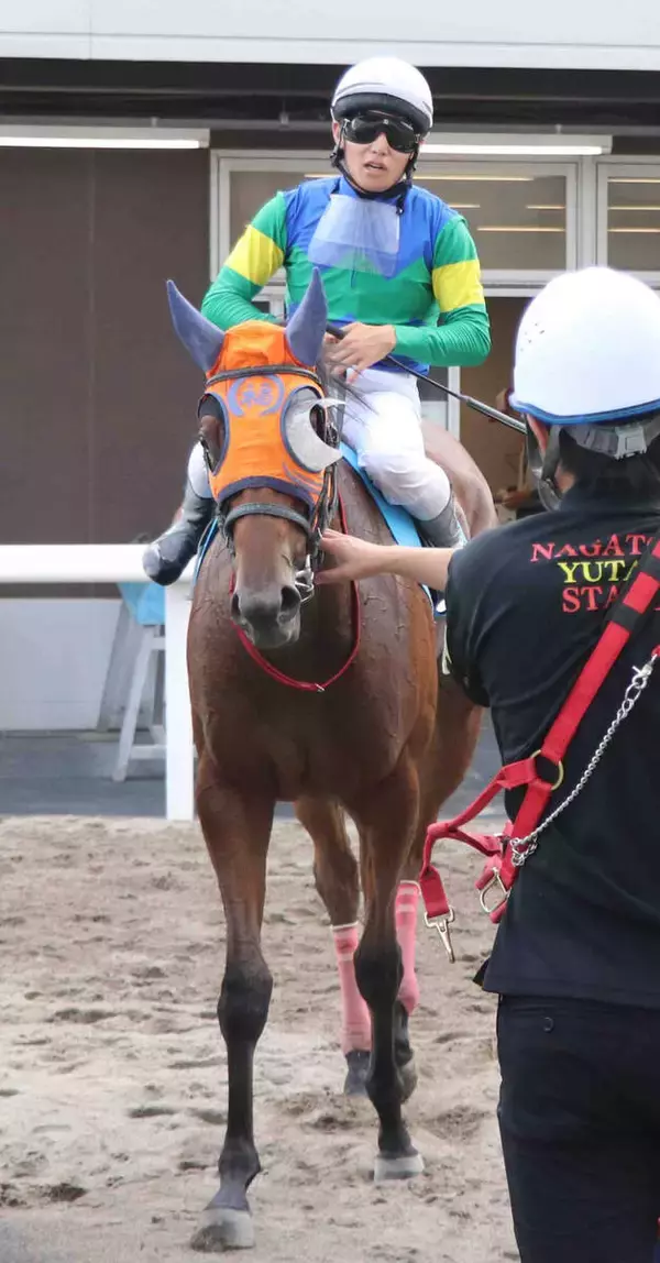 左目が見えないハンデを乗り越えドコフクカゼがデビュー戦で４着健闘　新原周馬騎手「これからも成長したところを見せられれば」