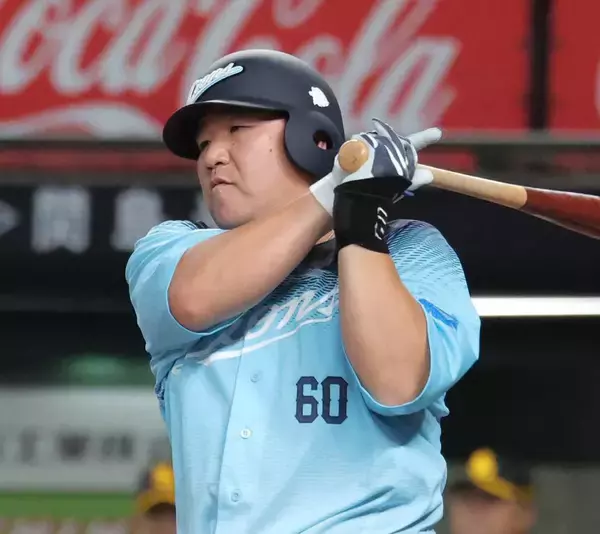 【西武】中村剛也が今季初安打で２４年連続安打、通算１８３１安打…今季７打席目で快音、本拠地拍手