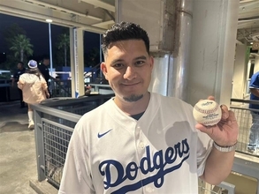 大谷翔平の逆転２７号、“吸引力”で引き寄せた？　本塁打ボールゲットの２７歳男性はダイソン社勤務、彼女と初観戦で奇跡「女神なんだ！」