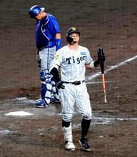 【阪神】佐藤輝明のメジャー移籍容認へ　嶌村本部長「きょうの時点でコメントは…」も球団は前向きに検討　ポスティング申請開始は１１・１　史上９人目の３冠王