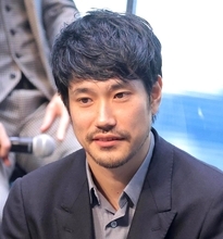 松山ケンイチ「電気走って動けなくなりました」新年早々「背中ギックリ」「早速本厄の恩恵を頂きました」