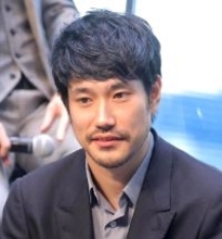 松山ケンイチ「電気走って動けなくなりました」新年早々「背中ギックリ」「早速本厄の恩恵を頂きました」