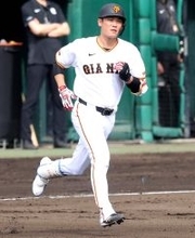 【巨人】キレキレ坂本勇人に阿部慎之助監督「走っている姿が全然違う」…ライブＢＰで二塁打