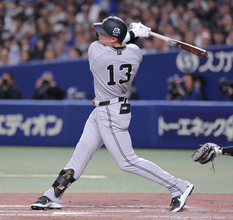 巨人の助っ人コンビがダブル適時打…５戦連続安打キャベッジ、３戦連続打点ダルベック