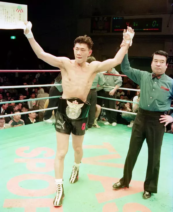 ミスター左フック・吉野弘幸が最強挑戦者に４回ＴＫＯ勝ち　１１戦全ＫＯ勝利の佐藤仁徳下し１１度目の防衛に成功