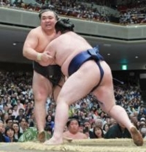 【元大関・琴風の目】初黒星の霧島、豪ノ山戦での投げが分けた明暗...それでも大関の動きは悪くない　反省する必要もない内容だ