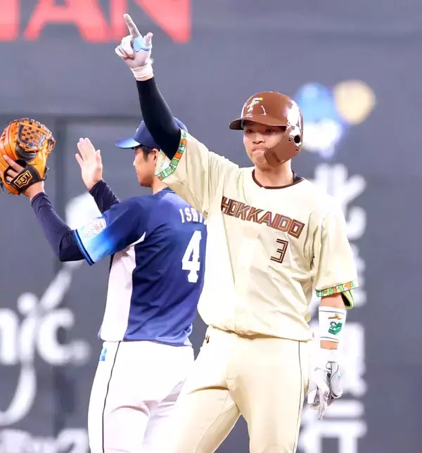 【日本ハム】一塁で再出発の郡司裕也が先制適時二塁打　「ボスが打たせてくれたので」　４番で開幕も２軍落ち経験