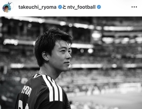 Ｗ杯中継で大活躍した竹内涼真　日本代表ユニ姿のモノクロショットに「最高」「幸せと感動」「また、４年後も」