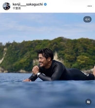 「海が似合う男Ｎｏ．１」５０歳・坂口憲二、復帰から３年で磨きがかかるイケオジ感に「どこからみてもかっこいい」