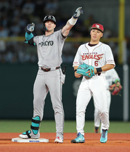 【球宴】巨人・キャベッジが初ヒット！「今夜はヒットを１本打ちたい」宣言通りに二塁打