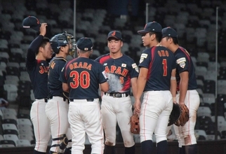 【Ｕ―１８】疑惑の判定から日本が韓国に決勝点許す　球場どよめき　バントの構えでバット引かず→手に投球直撃→審判団協議→死球判定でピンチ拡大→失策で失点…決勝