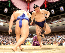 大の里が圧勝、八角理事長「これが普通」…藤ノ川を下し、独走態勢に入った横綱の落ち着きを評価「普通にやれば大丈夫」