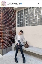 第１子妊娠中のトリンドル玲奈、ミニスカートのマタニティーコーデが超キュート！「足細くて、びっくり」の声