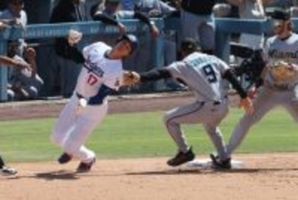 ドジャース大谷翔平も巻き込まれた珍記録の幕引き　「二塁手の無補殺ゴロ併殺」は６０年ぶり…マーリンズ戦負け越し、米専門サイト伝える