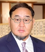 元横綱　激変した現在の姿！タンクトップの美人妻と“銀ブラ”「とってもオシャレ」再婚から６年の朝青龍氏