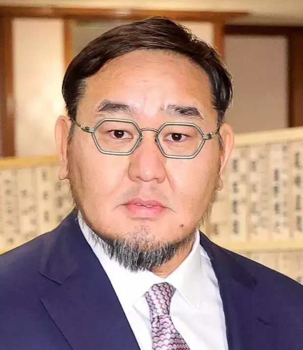 元横綱　激変した現在の姿！タンクトップの美人妻と“銀ブラ”「とってもオシャレ」再婚から６年の朝青龍氏