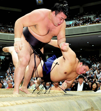 首位の横綱・大の里が痛恨２敗目　過去１０勝１敗に霧島に屈し連勝８で止まる　八角理事長「優勝は１回するのも大変」