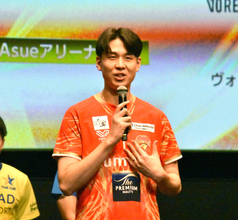 サントリー・小野寺太志が黒髪姿で登場　金髪からヘアチェンジした理由とは…ＳＶリーグ会見