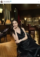 「別世界の美しさ」“令和の峰不二子”阿部なつき、クリスマスの黒ドレス姿に「セクシー」「大人かわいい」「ゴージャス」