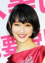 イメージ激変の剛力彩芽　現在の姿に衝撃「驚嘆」「進化が止まらない」「彩芽ちゃん…」絶対領域あらわ
