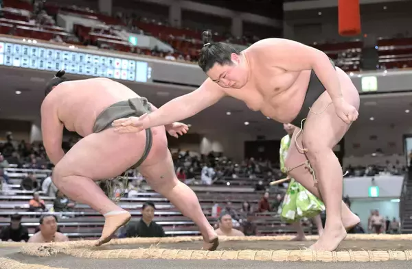 新幕下・羅漢児が白星発進「幕下は人が少し多い」と話すも落ち着いた取り口　先場所まで弓取り務める